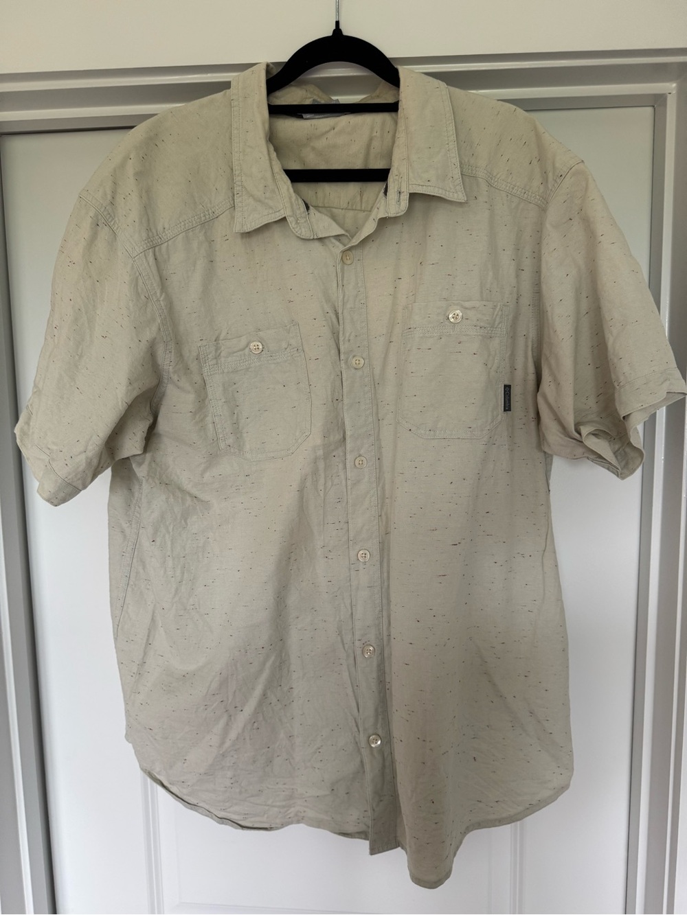 Columbia Men's Short-Sleeve Button-Up Shirt in Light Beige Speckle